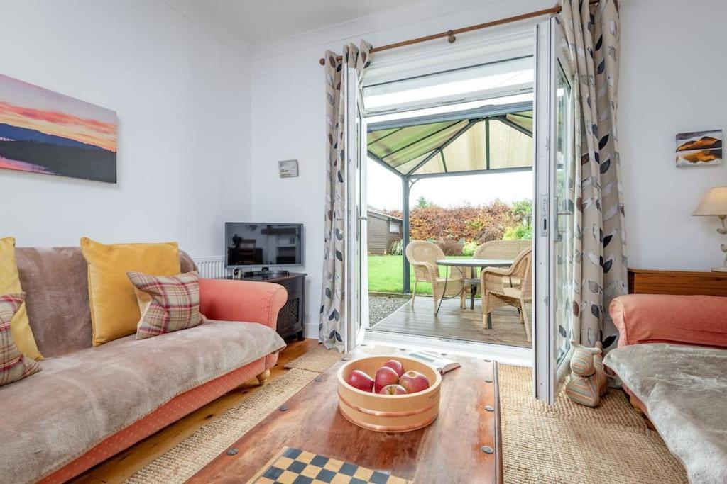 Heather Cottage, 2 Bedroom In คอมรี ภายนอก รูปภาพ