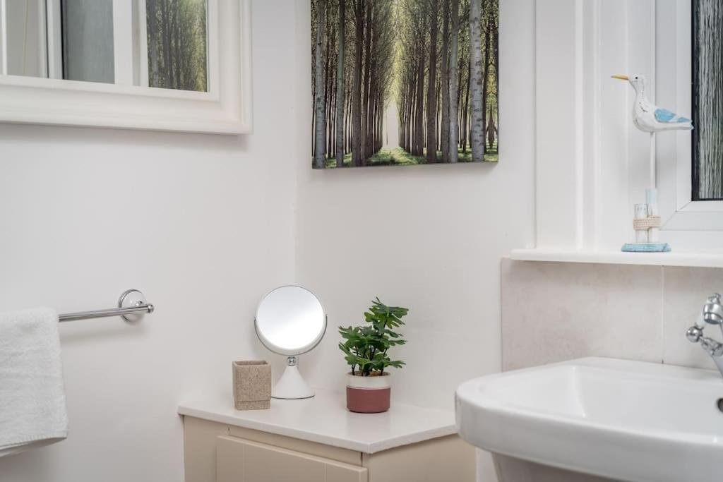 Heather Cottage, 2 Bedroom In คอมรี ภายนอก รูปภาพ